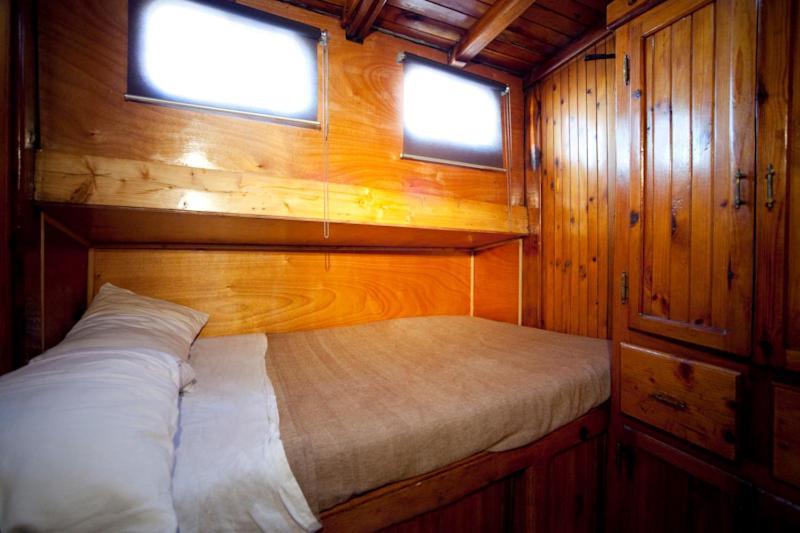 Отель Goktuga Boat&Breakfast Сиракузы Экстерьер фото